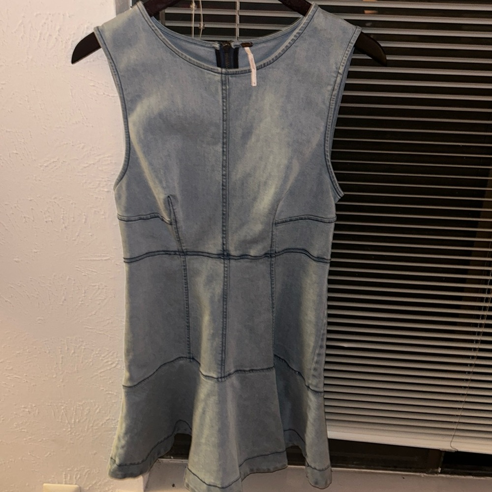 Brand : Free People - Size : 6 Color : Blue Jean